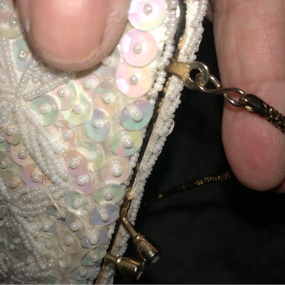 Elegant white  Clutch with Iridescent Sequins and Gold Frame made by Du Val. - Picture 5 of 8